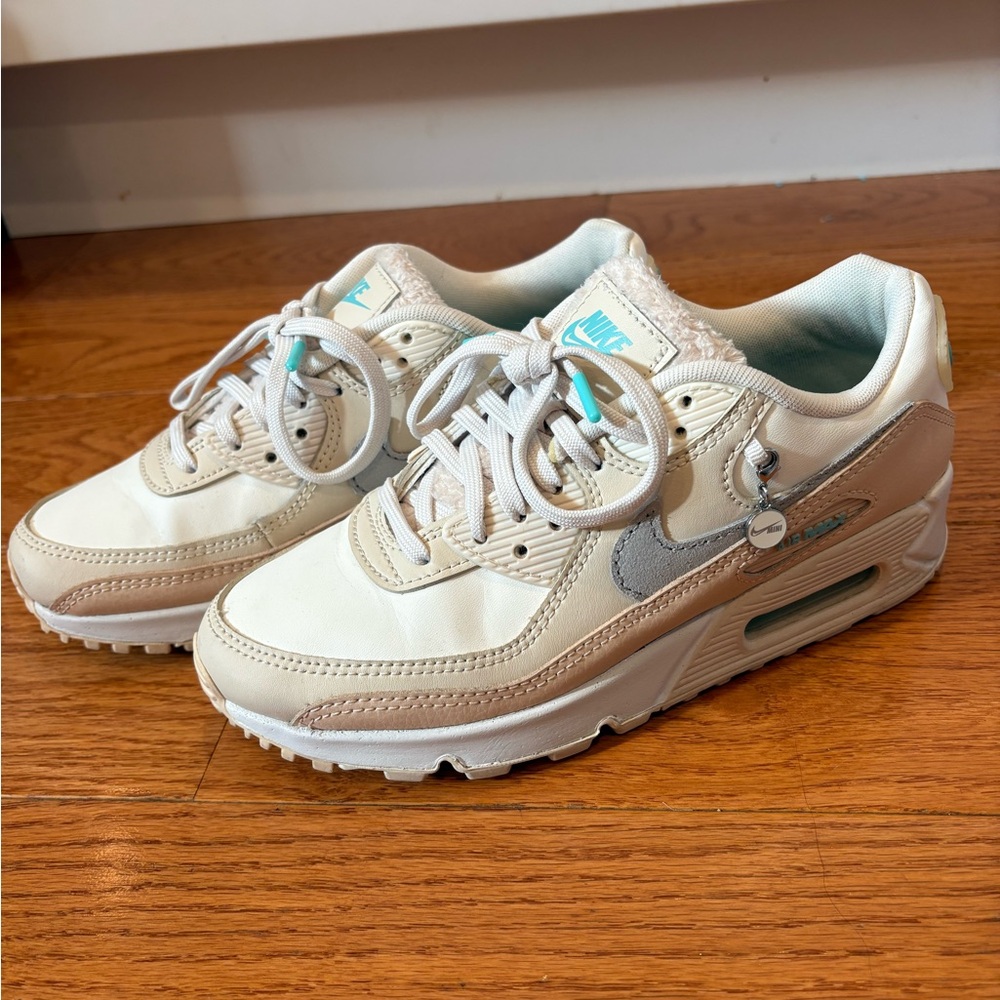 Nike Air Max Sneakers – Women’s Size 6 –         neutral aesthetic